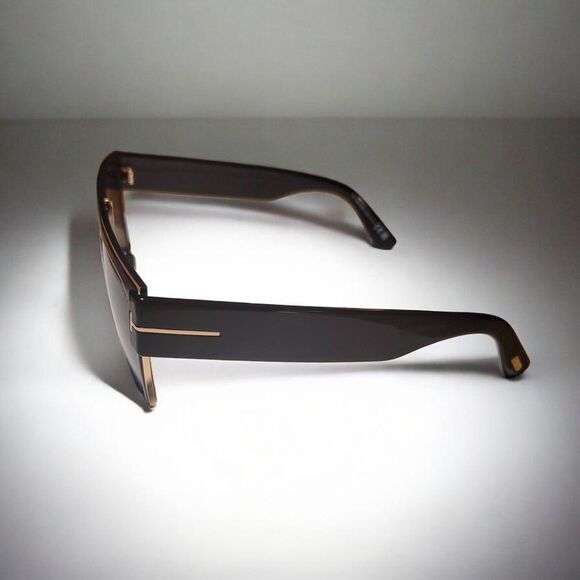 Tom Ford Edwin FT1073W5401A Unisex Sunglasses main image 4
